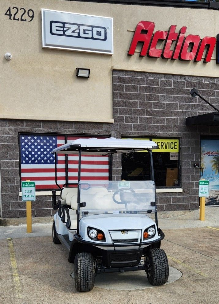 2025 Cushman Shuttle 8 EFI Gas Bright White image