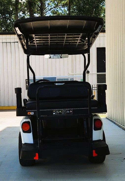 2026 E-Z-GO RXV 4 Touring S ELiTE Lithium White image